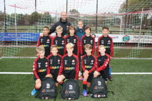 VAPD sponsort voetbalteam PVCV met Ubuntu shirts